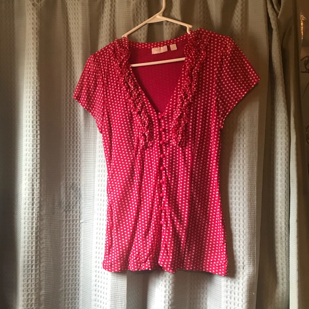 Short sleeved blouse.